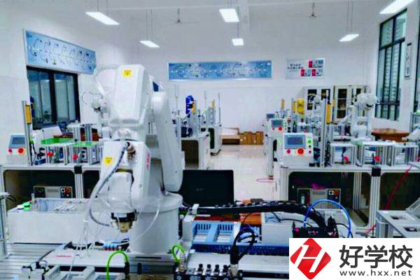 望城區(qū)職業(yè)中專是什么性質(zhì)的學(xué)校？一學(xué)期要多少錢？