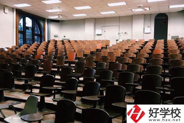 婁底市藝術(shù)職校專業(yè)適合女生嗎？就業(yè)前景好嗎？