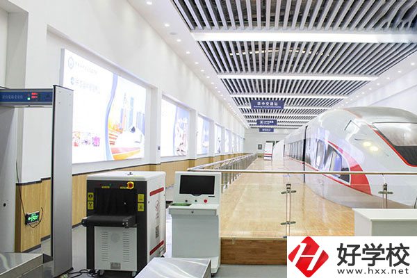 湖南華中交通技工學(xué)校實訓(xùn)室