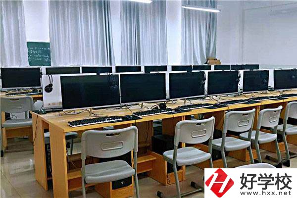 衡陽(yáng)市耀湘職業(yè)中等專業(yè)學(xué)校實(shí)訓(xùn)室
