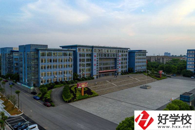 湘潭市工業(yè)貿(mào)易中專(zhuān)哪個(gè)專(zhuān)業(yè)比較好？