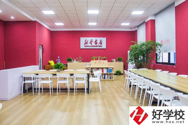 湖南工業(yè)貿(mào)易學(xué)校有哪些熱門專業(yè)，師資力量如何？