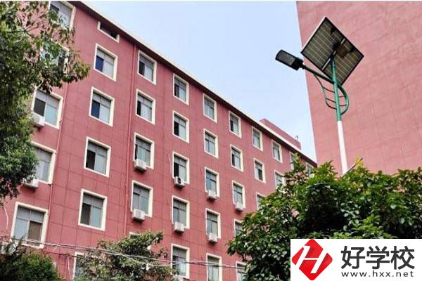 益陽(yáng)市第一職業(yè)中專學(xué)校是重點(diǎn)學(xué)校嗎？升學(xué)率高嗎？