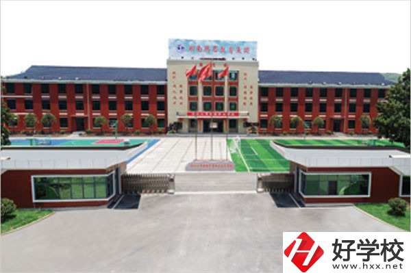 冷水江市新程中等職業(yè)技術(shù)學(xué)校有哪些優(yōu)勢(shì)？