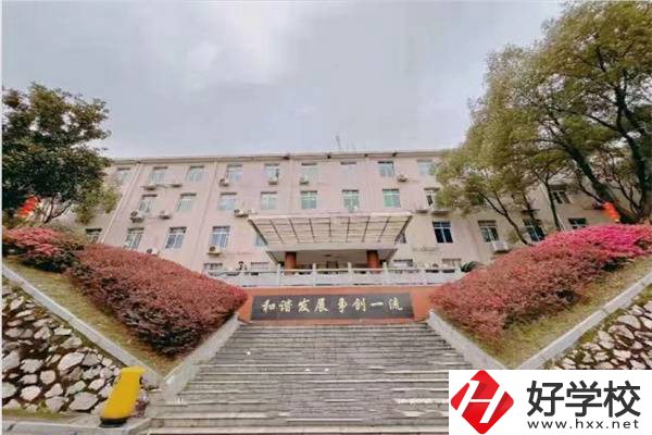 長(zhǎng)沙有哪些中專接收轉(zhuǎn)學(xué)生？轉(zhuǎn)學(xué)后可以換專業(yè)嗎？