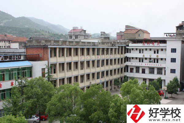 想在張家界學(xué)幼兒保育專業(yè)，看看這所學(xué)校
