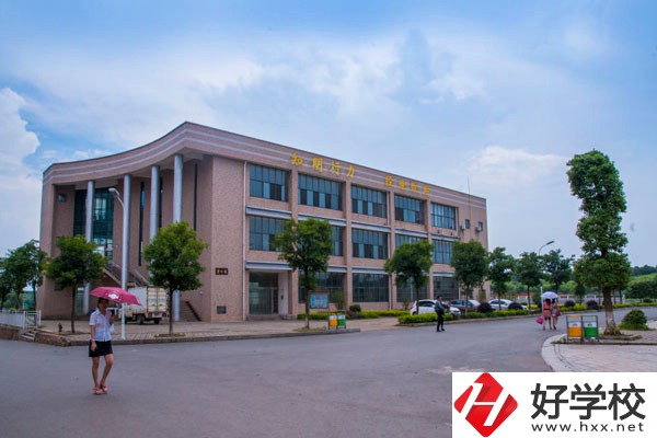 寧鄉(xiāng)市職業(yè)中專學校的師資力量如何？有辦學優(yōu)勢嗎？