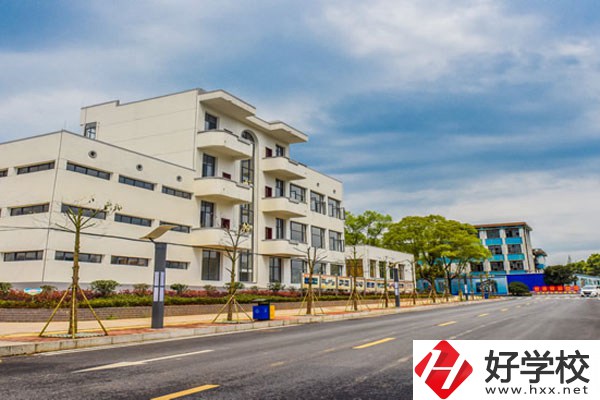 郴州市理工職業(yè)技術(shù)學(xué)校環(huán)境怎么樣，宿舍好不好？