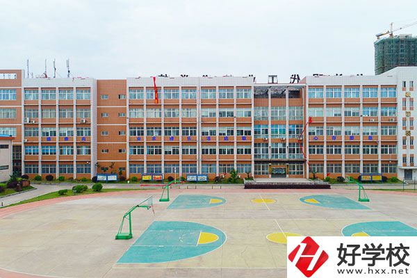 想在長(zhǎng)沙讀護(hù)理類學(xué)校，推薦這所學(xué)校