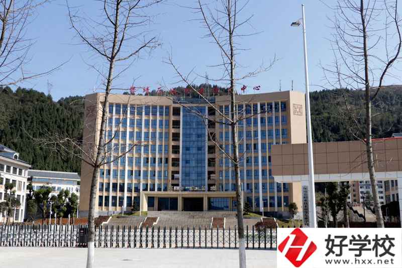 保靖縣中等職業(yè)技術(shù)學(xué)校好不好？有什么招生專業(yè)？