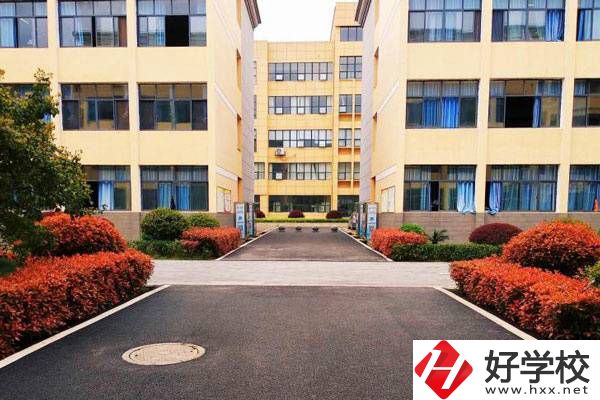 岳陽平江共有幾所中專？學(xué)校辦學(xué)有特色嗎？