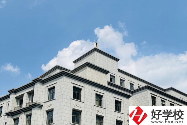 麻陽苗族自治縣職業(yè)學校宿舍和食堂環(huán)境怎么樣？