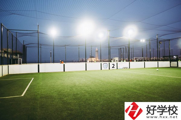 核工業(yè)衛(wèi)生學(xué)校助產(chǎn)專業(yè)怎么樣？宿舍怎么樣？