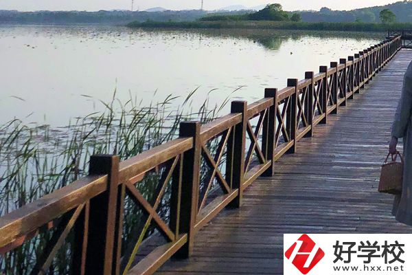 鳳凰縣育英民族學(xué)校怎么樣？有什么特色專業(yè)？