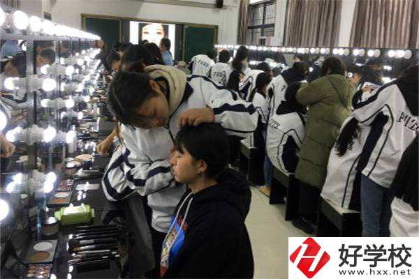 湘西有哪些學(xué)美發(fā)的中職學(xué)校？專業(yè)好就業(yè)嗎？