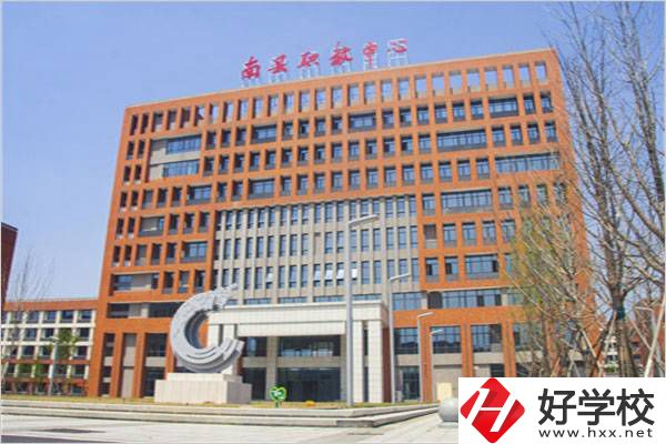 益陽南縣的職高免學費嗎？還要不要交其它費用？