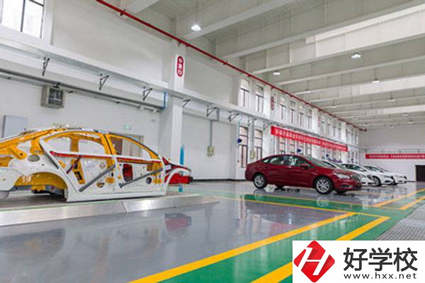 常德的中專學(xué)校學(xué)費(fèi)多少錢？