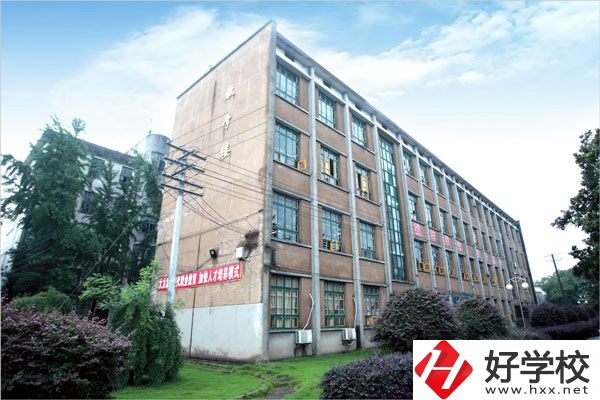 湘潭交通職業(yè)學(xué)校是公辦還是民辦？學(xué)費(fèi)貴不貴？