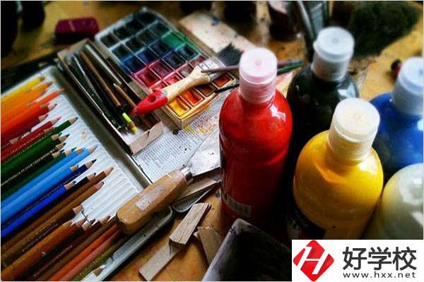 想學(xué)畫(huà)畫(huà)職高報(bào)哪個(gè)專(zhuān)業(yè)？湖南有什么學(xué)?？梢詫W(xué)？