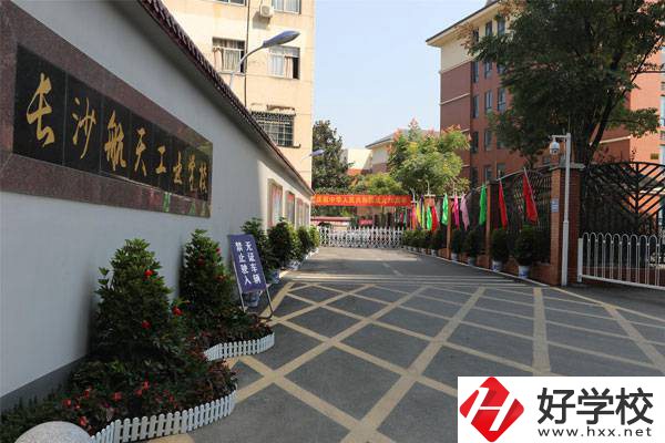 長沙航天學(xué)校師資力量怎么樣？有哪些優(yōu)秀教師？