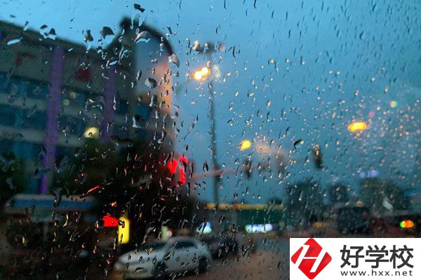 想學(xué)醫(yī)學(xué)專業(yè)，湖南有哪些中職學(xué)?？梢赃x?