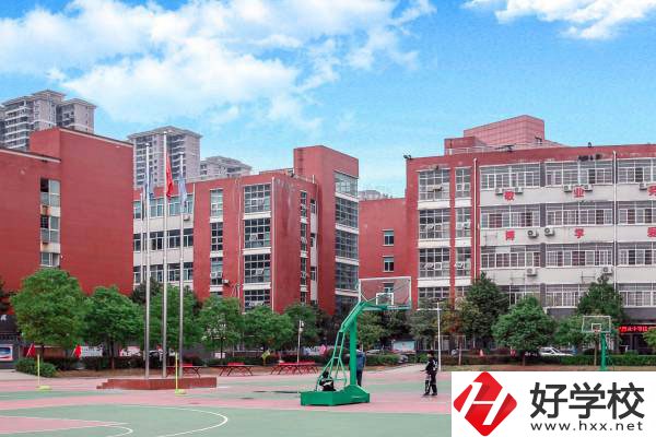 長(zhǎng)沙中部鐵路航空中等職業(yè)學(xué)校有哪些特色專業(yè)？
