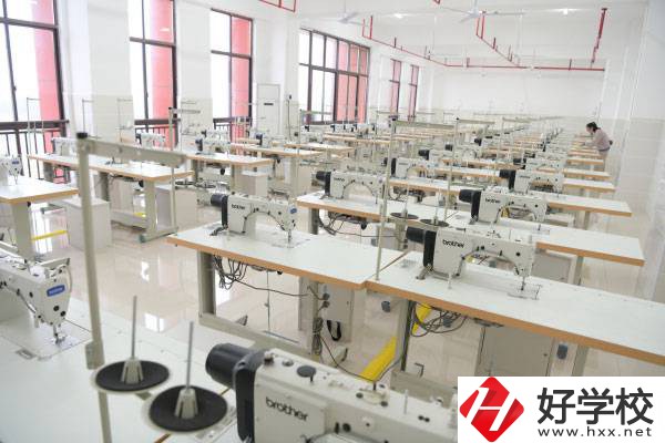 華容縣職業(yè)中專有哪些特色專業(yè)？