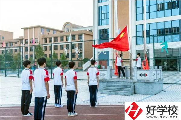 新化縣楚怡工業(yè)學(xué)校開(kāi)設(shè)了哪些專(zhuān)業(yè)？