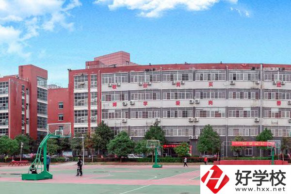 長沙中部鐵路航空學(xué)?；@球場