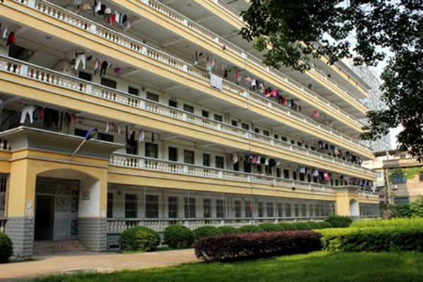 平羅縣職業(yè)教育中心（寧夏衛(wèi)生學校）專業(yè)與收費標準